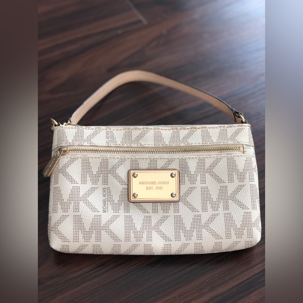 Small Logo Michael Kors Handpurse